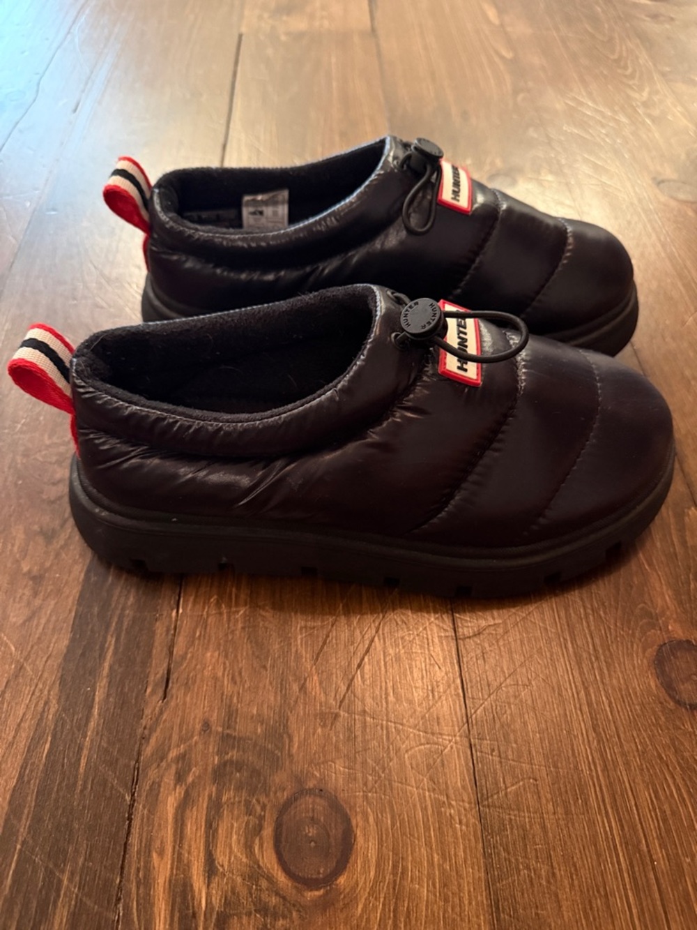 Hunter Women’s Black Quilted Slip-On Rain Shoes with Red Accents - Picture 4 of 8